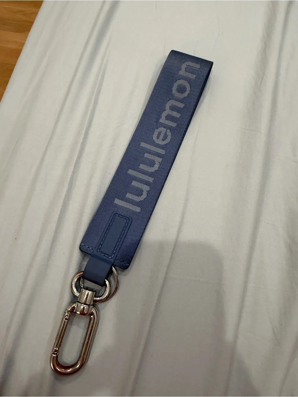Lululemon Never Lost Keychain Oasis Blue & matching Clippable card pouch